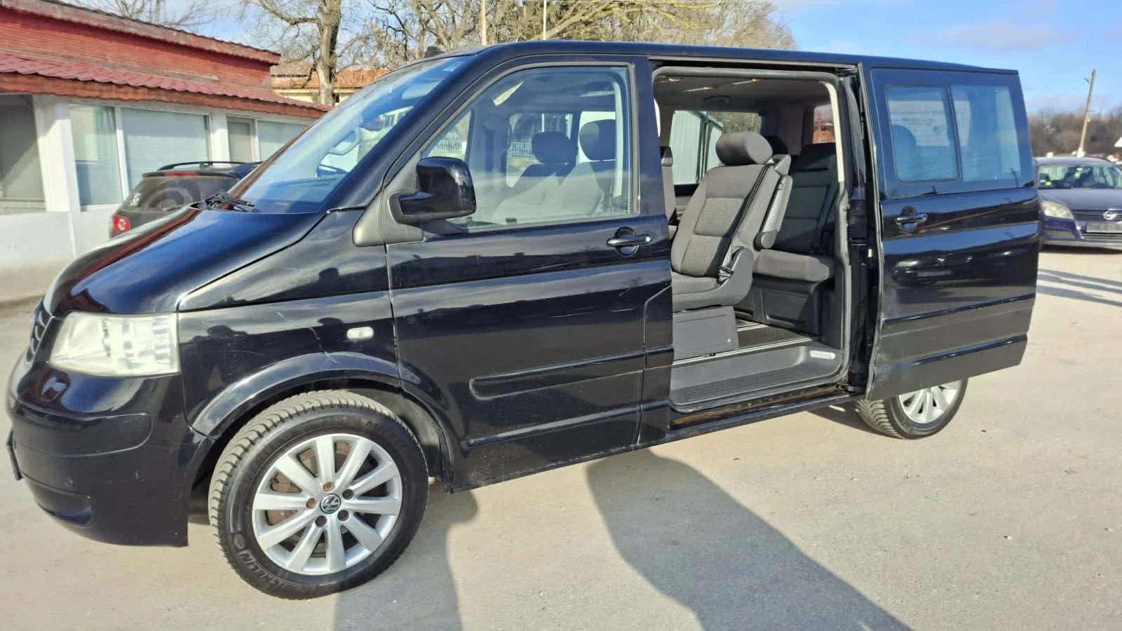 VW Multivan 2.5 170 коня, снимка 6 - Бусове и автобуси - 53709285