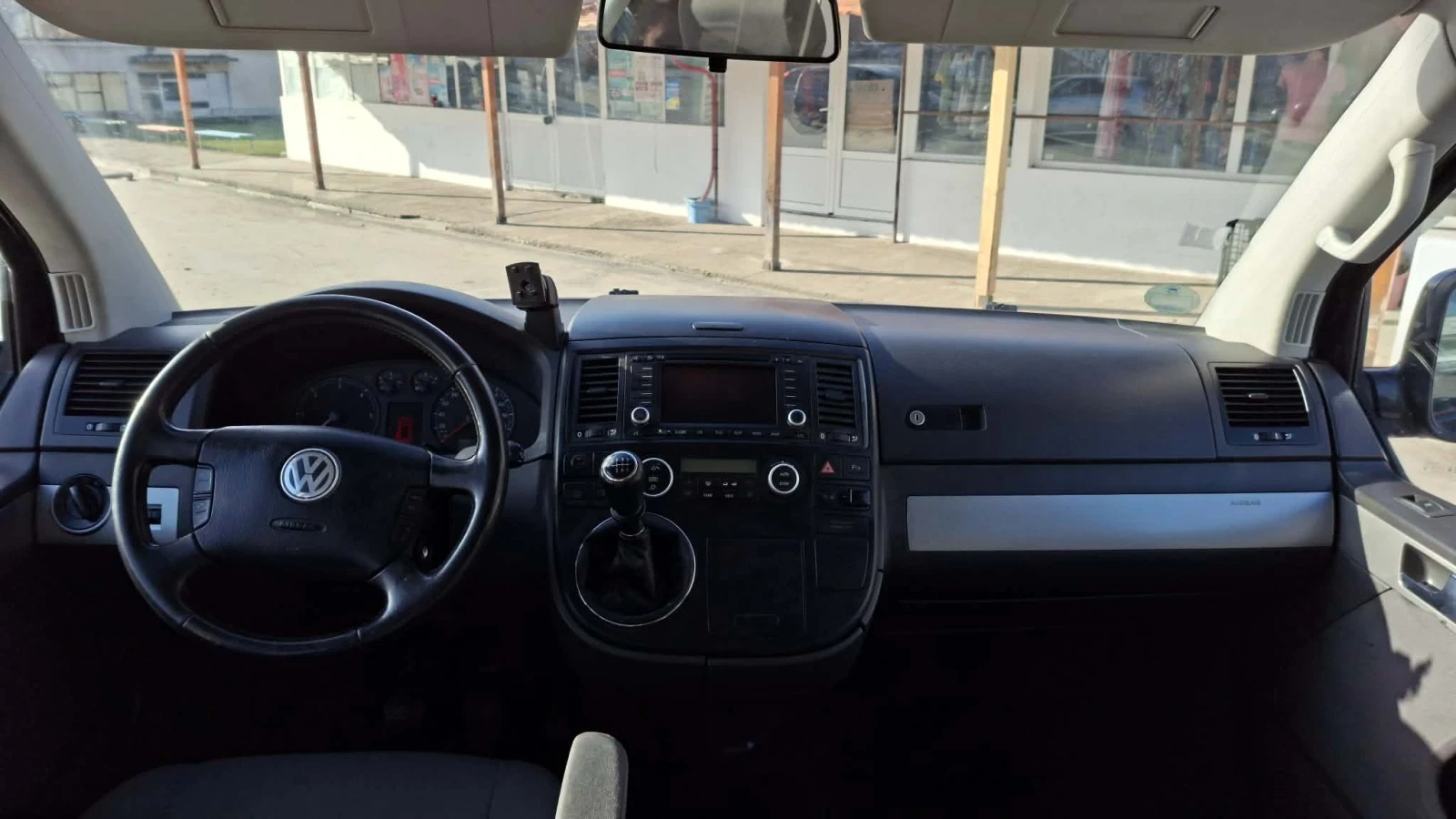 VW Multivan 2.5 170 коня, снимка 10 - Бусове и автобуси - 53709285