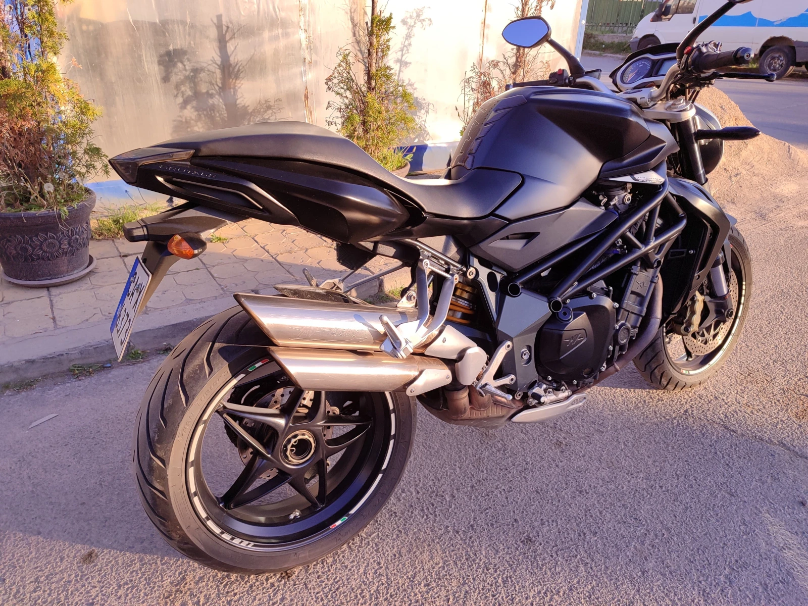 MV Agusta Brutale, снимка 2 - Мотоциклети и мототехника - 55441357