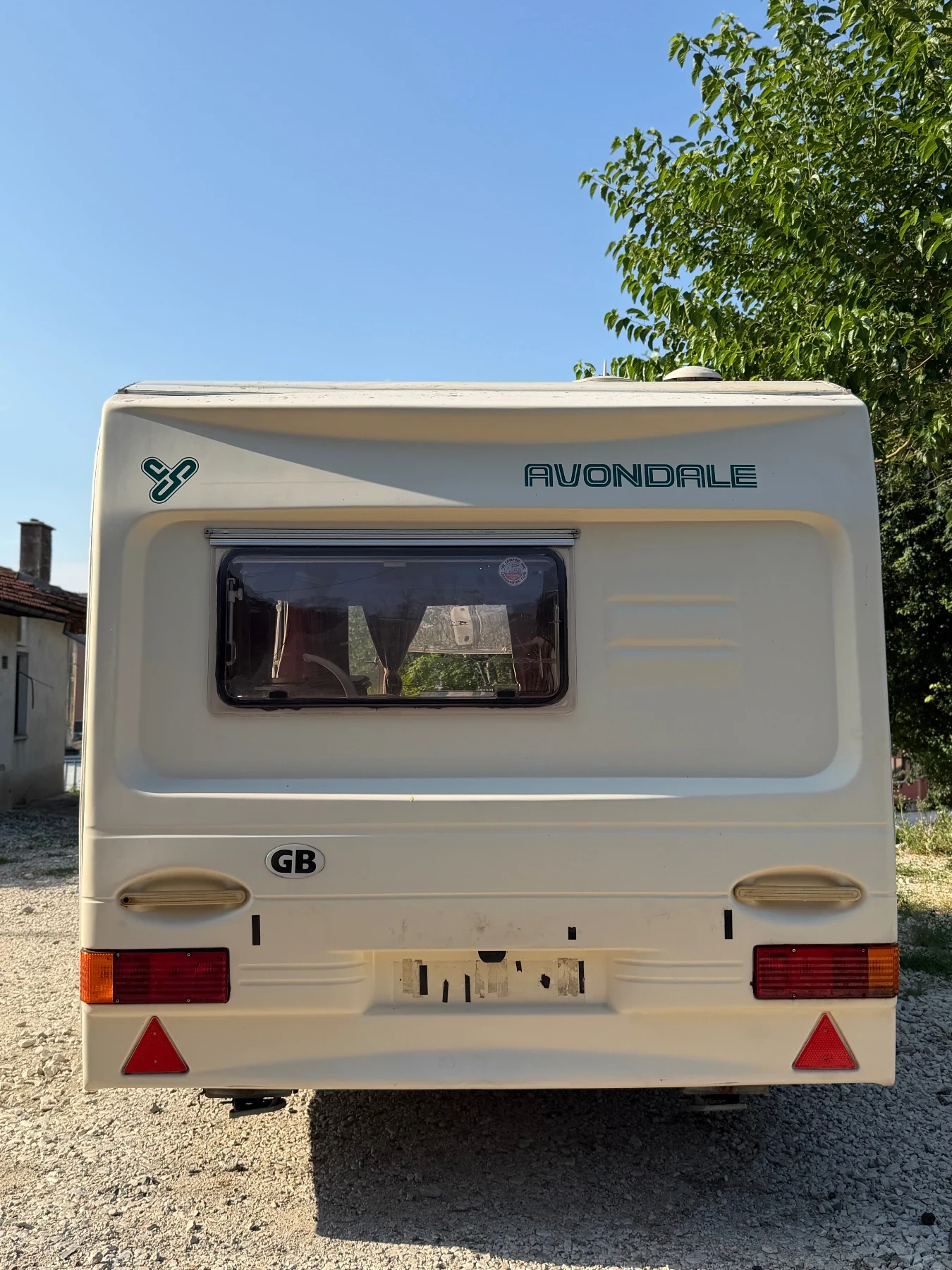 Каравана Avondale в добро състояние , снимка 7 - Каравани и кемпери - 55336513