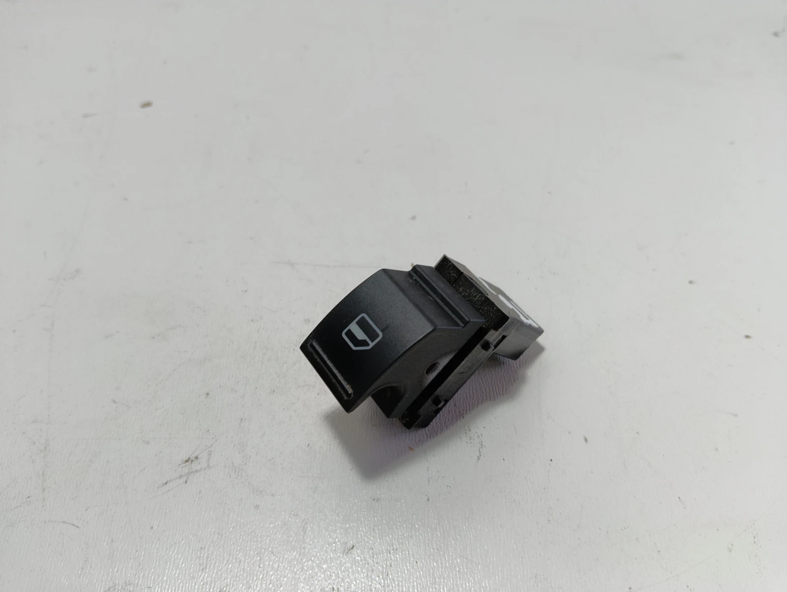 копче ел. стъкла 7L6959855B VW Golf
