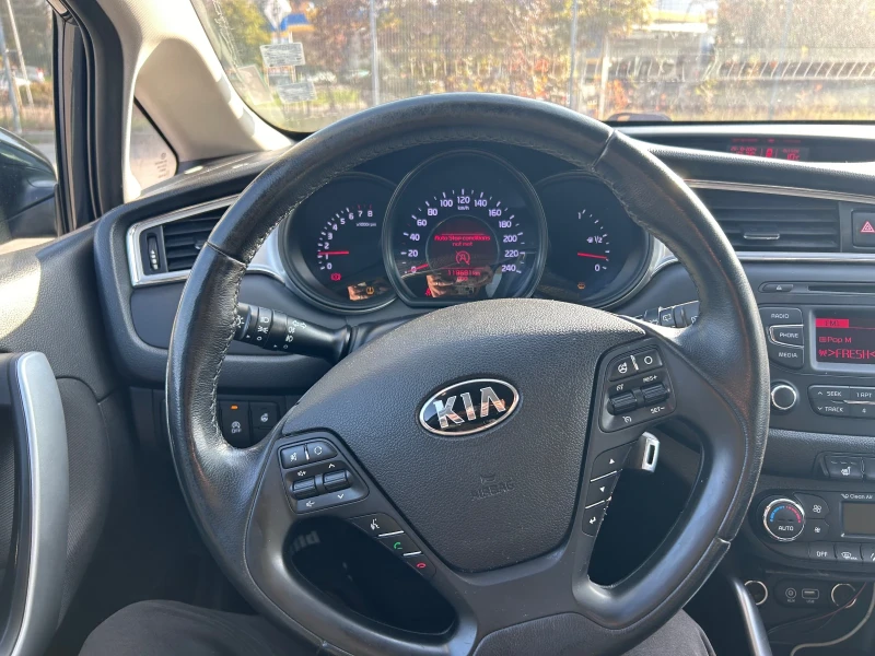 Kia Ceed 1.0 TGDI, снимка 2 - Автомобили и джипове - 52136851