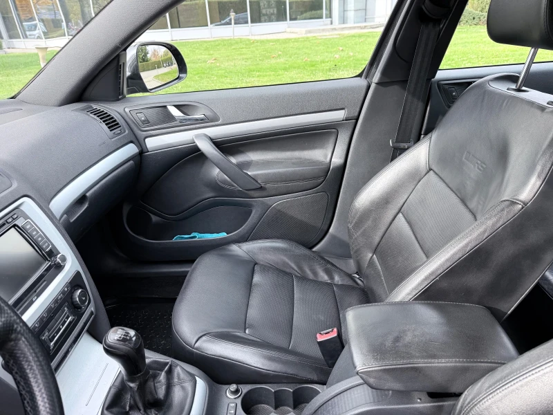 Skoda Octavia 2.0 V-RS TOP , снимка 10 - Автомобили и джипове - 52158654