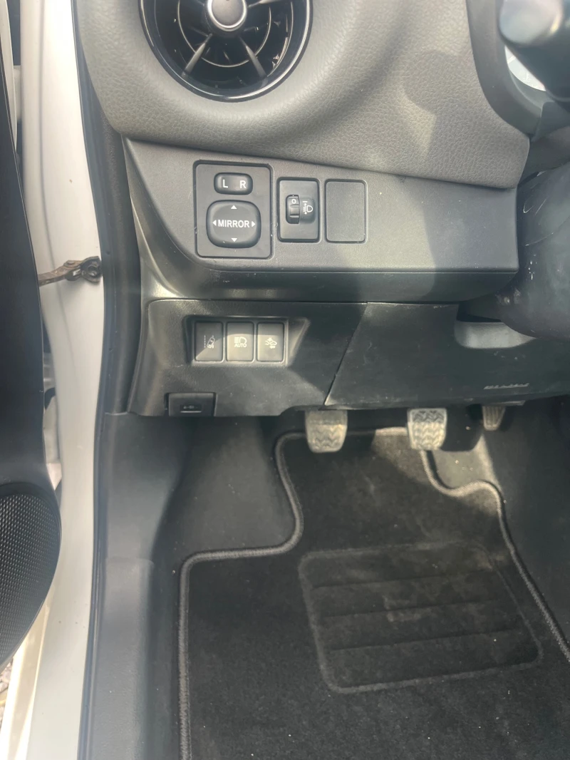 Toyota Yaris 1.0 NaVi, снимка 15 - Автомобили и джипове - 52698759