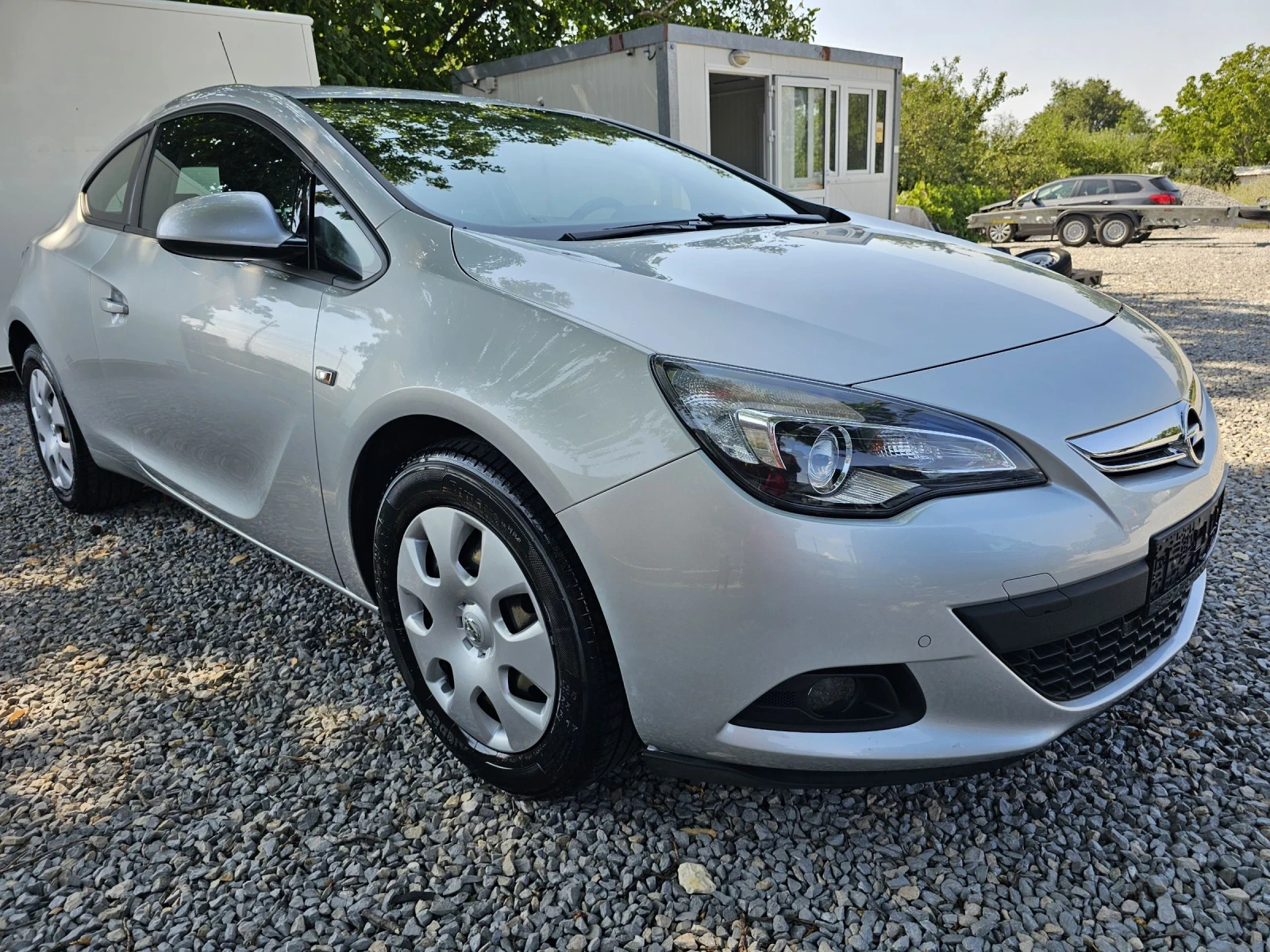 Opel Astra 1.4Turbo 140k.s  GTC - изображение 3