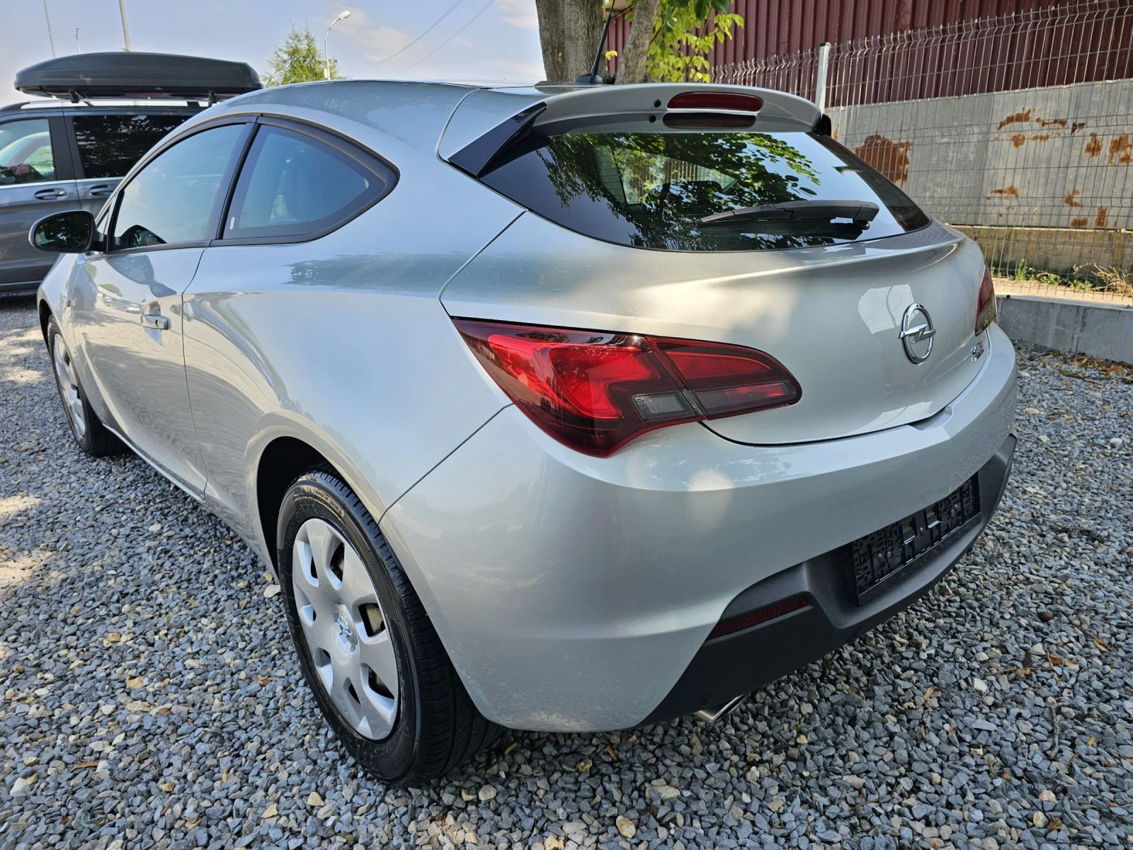 Opel Astra 1.4Turbo 140k.s  GTC - изображение 6