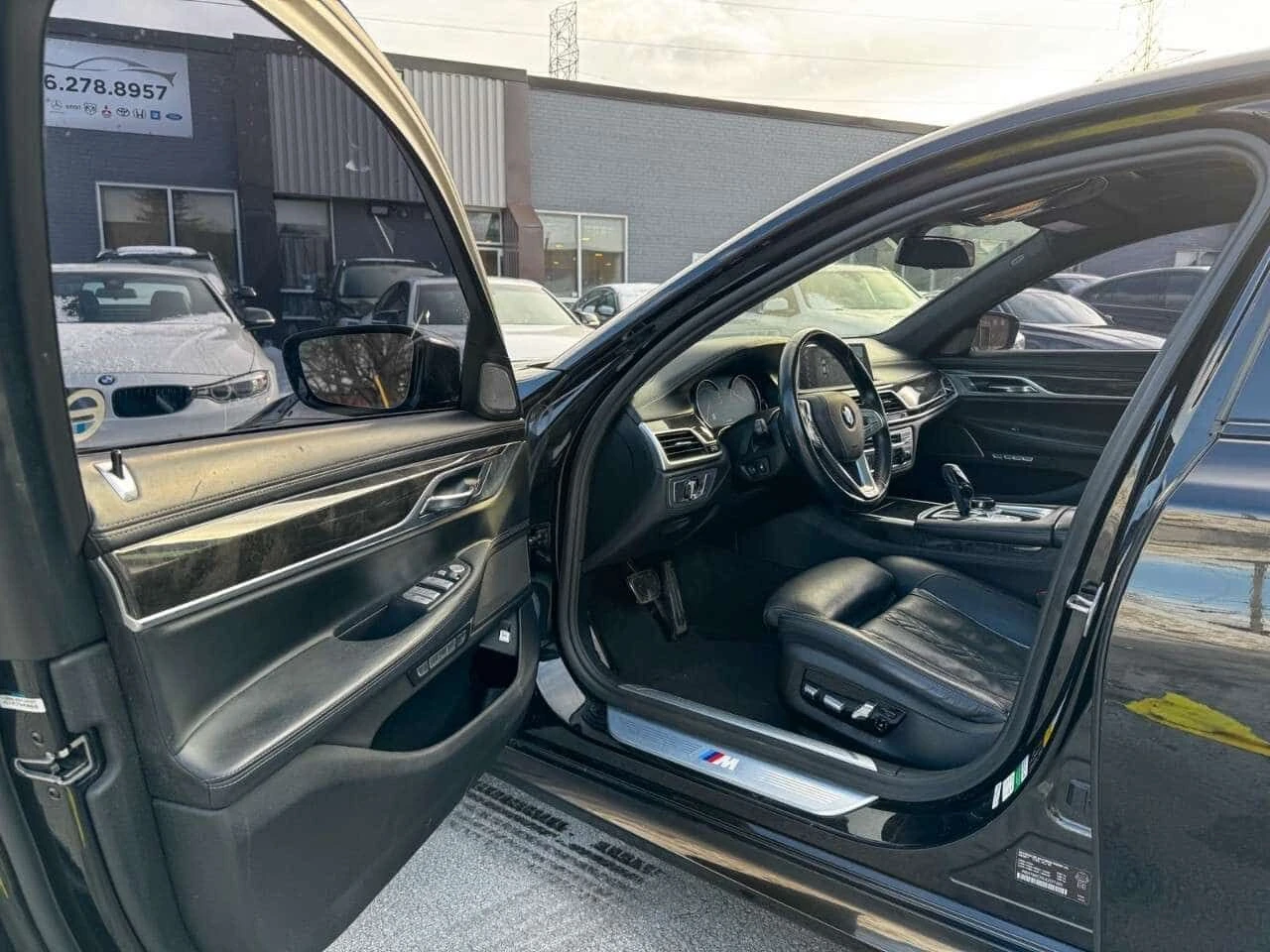 BMW 750 * Масажи * Harman Kardon * Фиксирана цена до БГ * , снимка 10 - Автомобили и джипове - 53995916