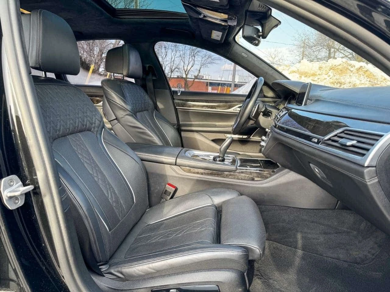 BMW 750 * Масажи * Harman Kardon * Фиксирана цена до БГ * , снимка 17 - Автомобили и джипове - 53995916