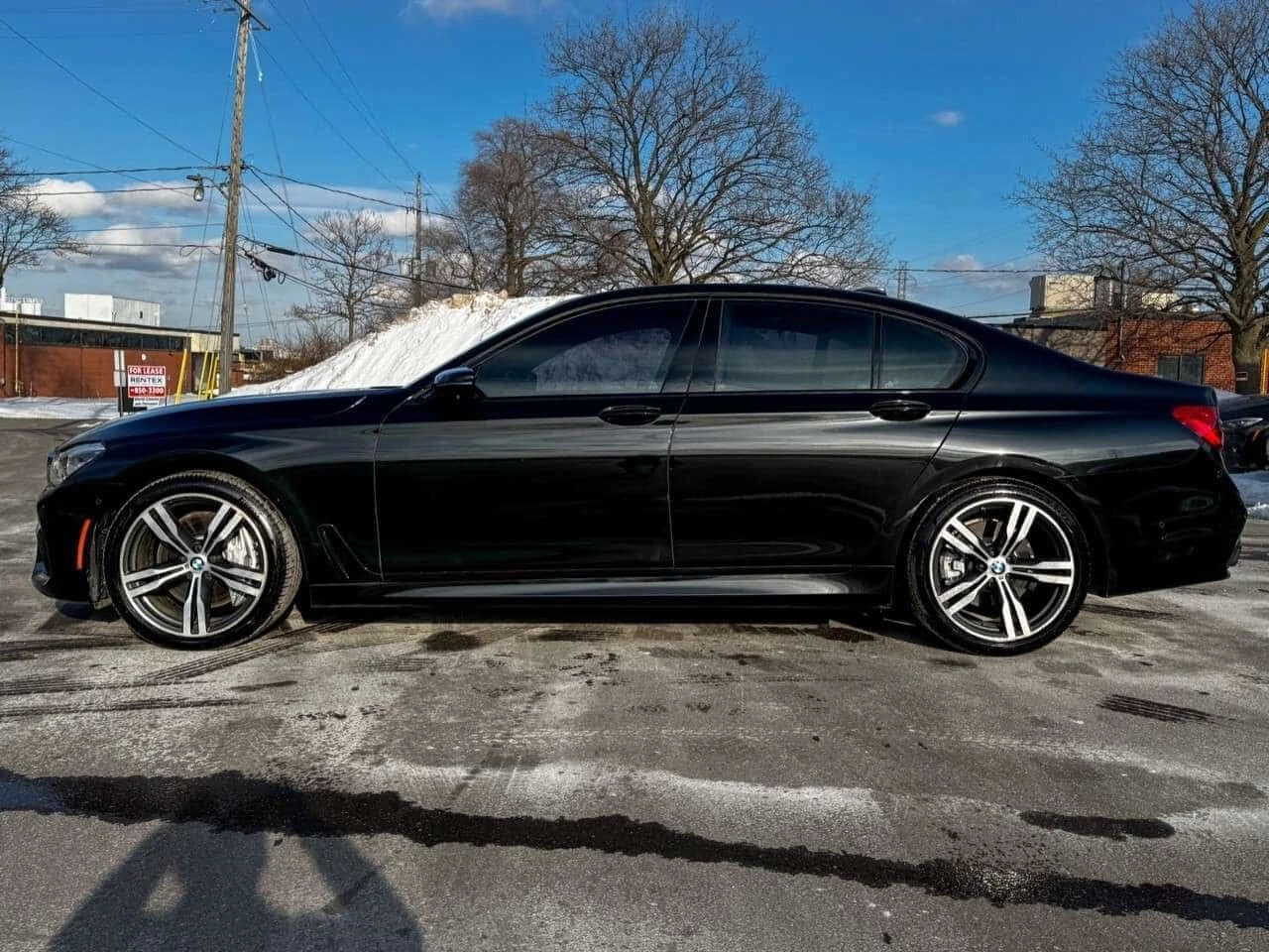 BMW 750 * Масажи * Harman Kardon * Фиксирана цена до БГ * , снимка 4 - Автомобили и джипове - 53995916