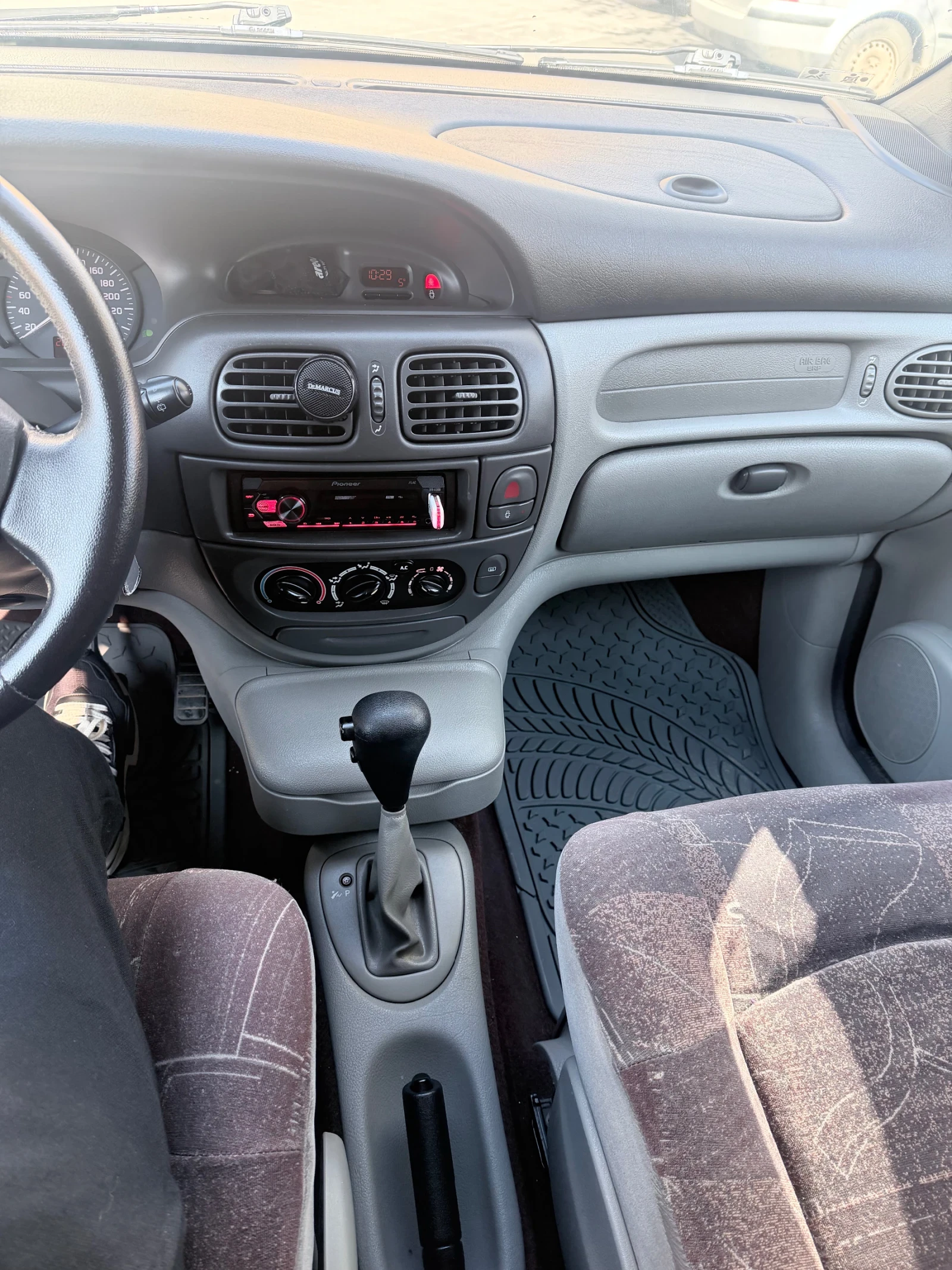 Renault Scenic, снимка 8 - Автомобили и джипове - 54155508