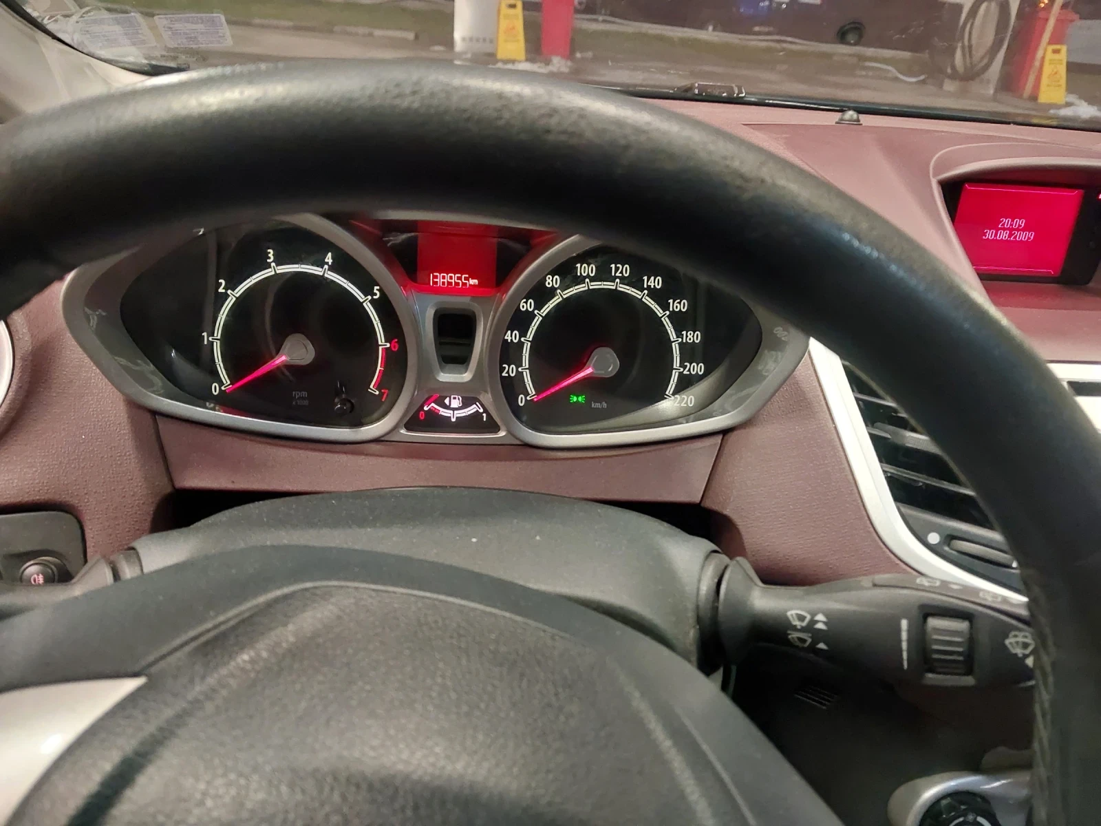 Ford Fiesta 1.3 i, снимка 9 - Автомобили и джипове - 54171403