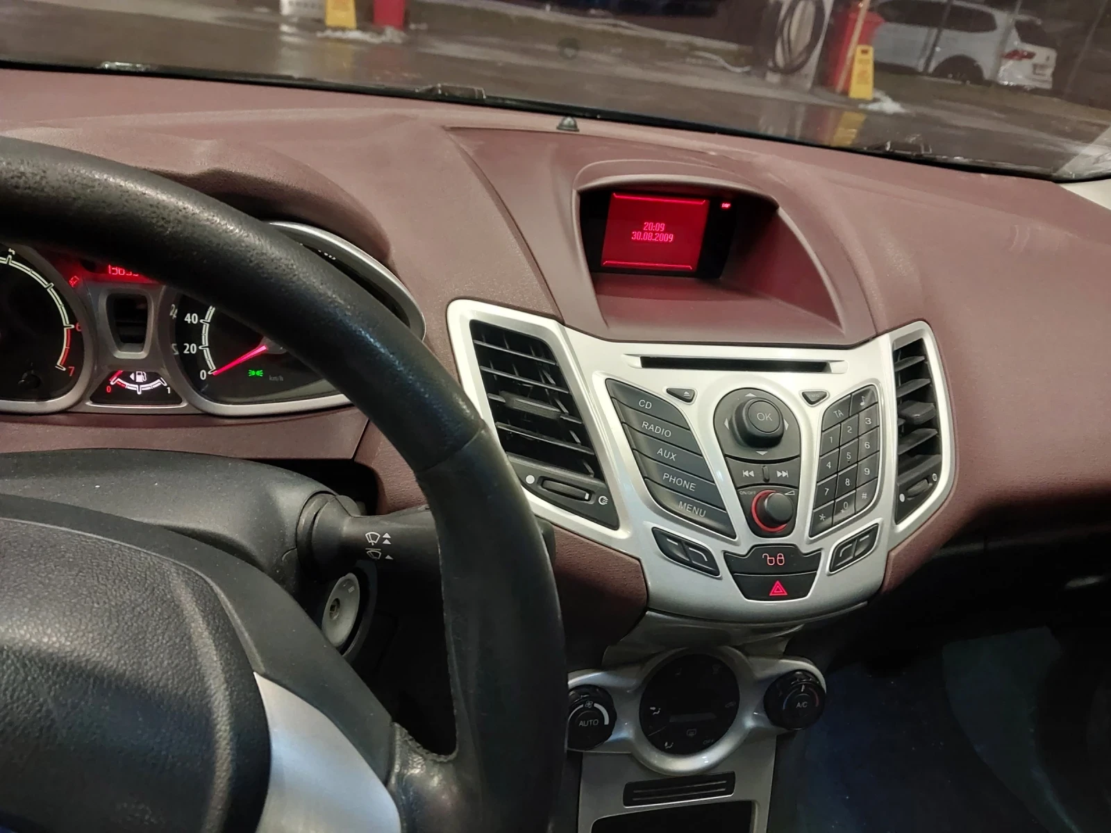 Ford Fiesta 1.3 i, снимка 10 - Автомобили и джипове - 54171403