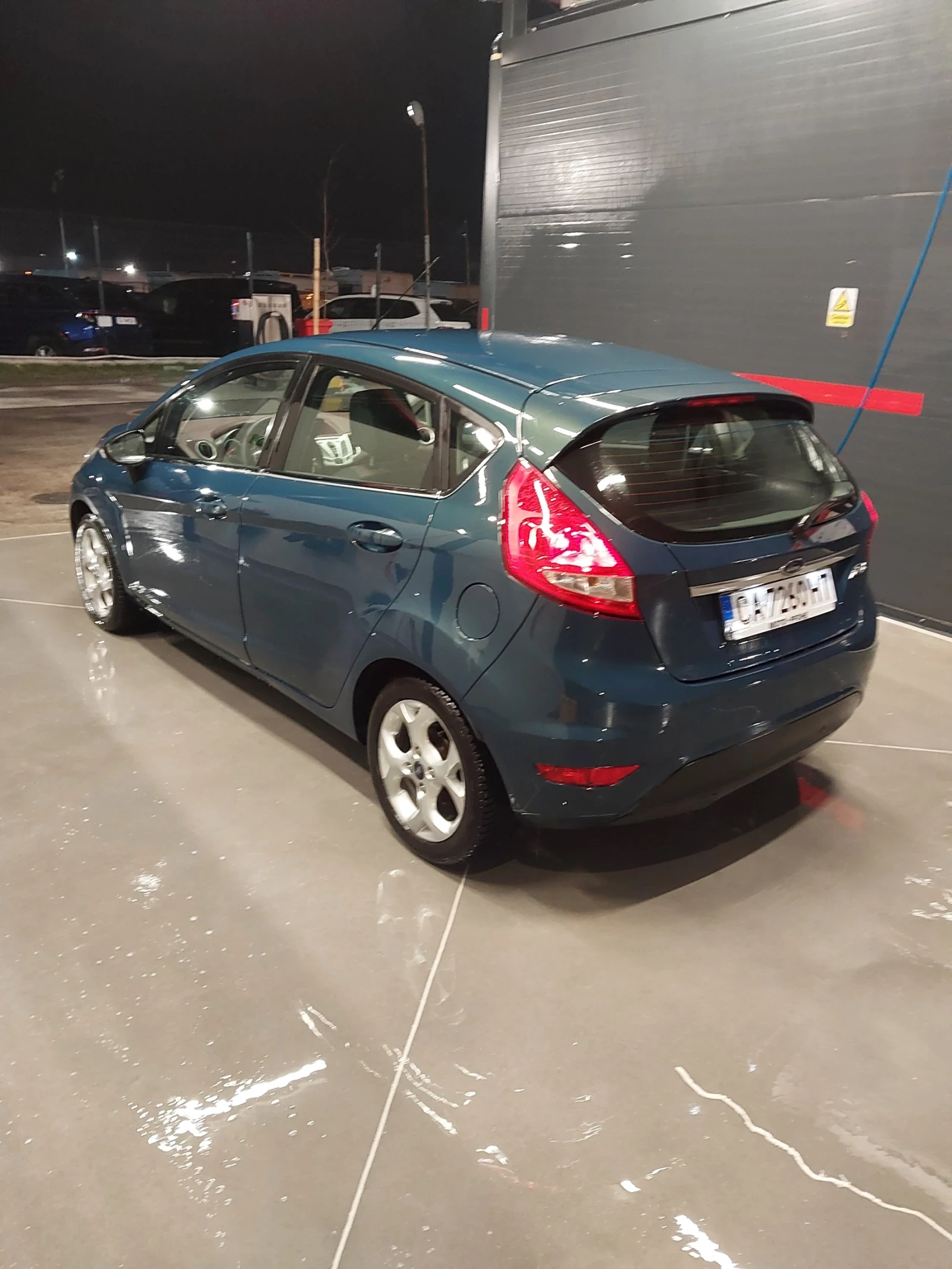 Ford Fiesta 1.3 i, снимка 4 - Автомобили и джипове - 54171403