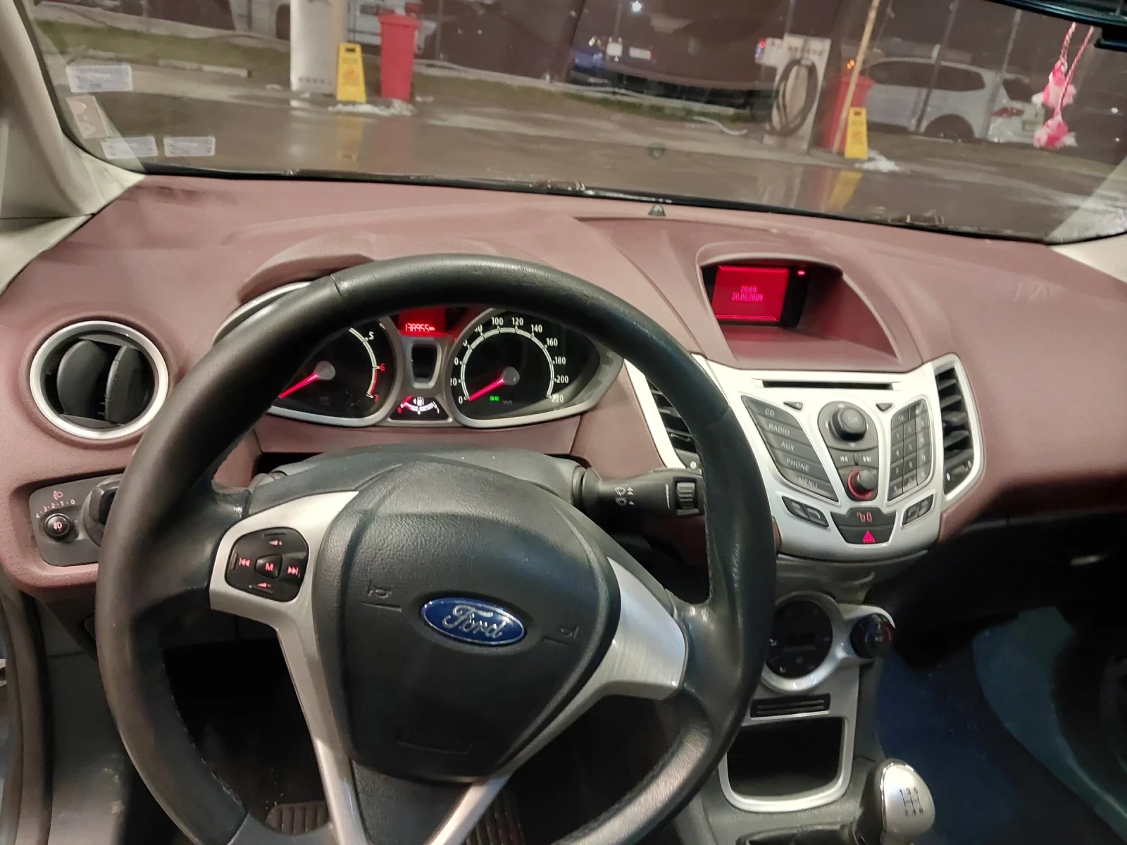 Ford Fiesta 1.3 i, снимка 8 - Автомобили и джипове - 54171403