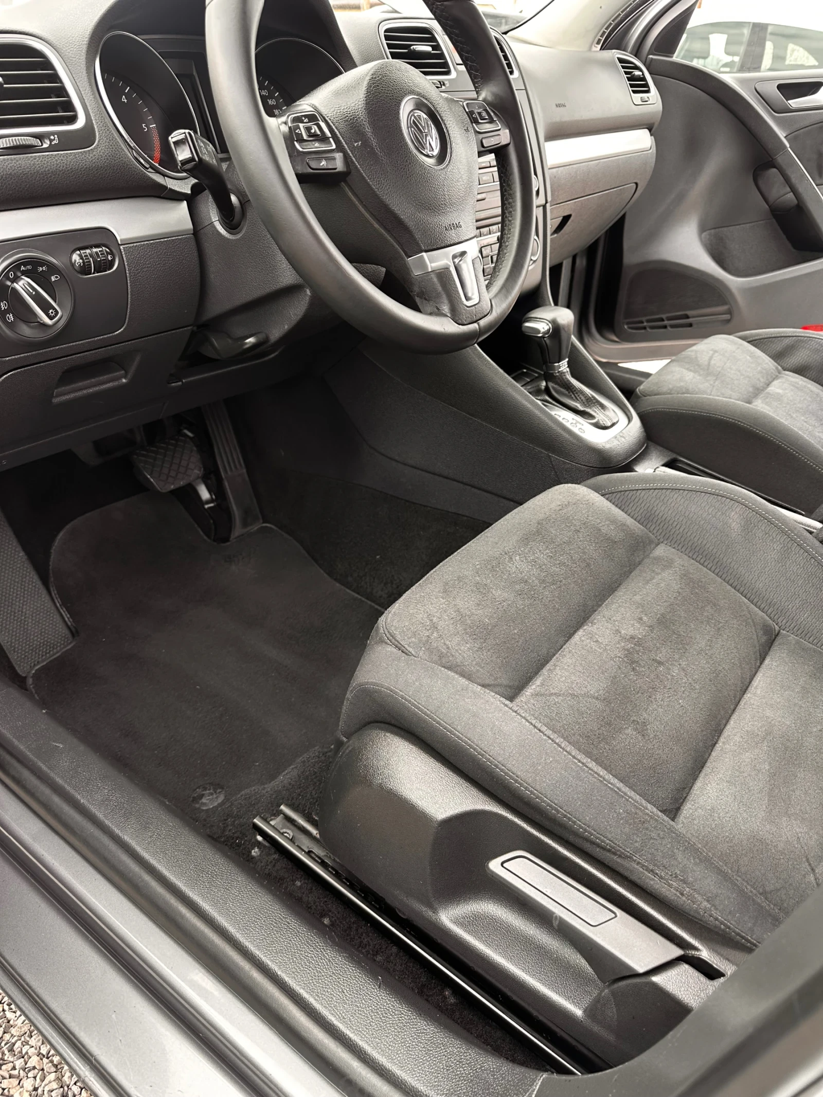 VW Golf 2.0TDI АВТОМАТ, снимка 9 - Автомобили и джипове - 54239283