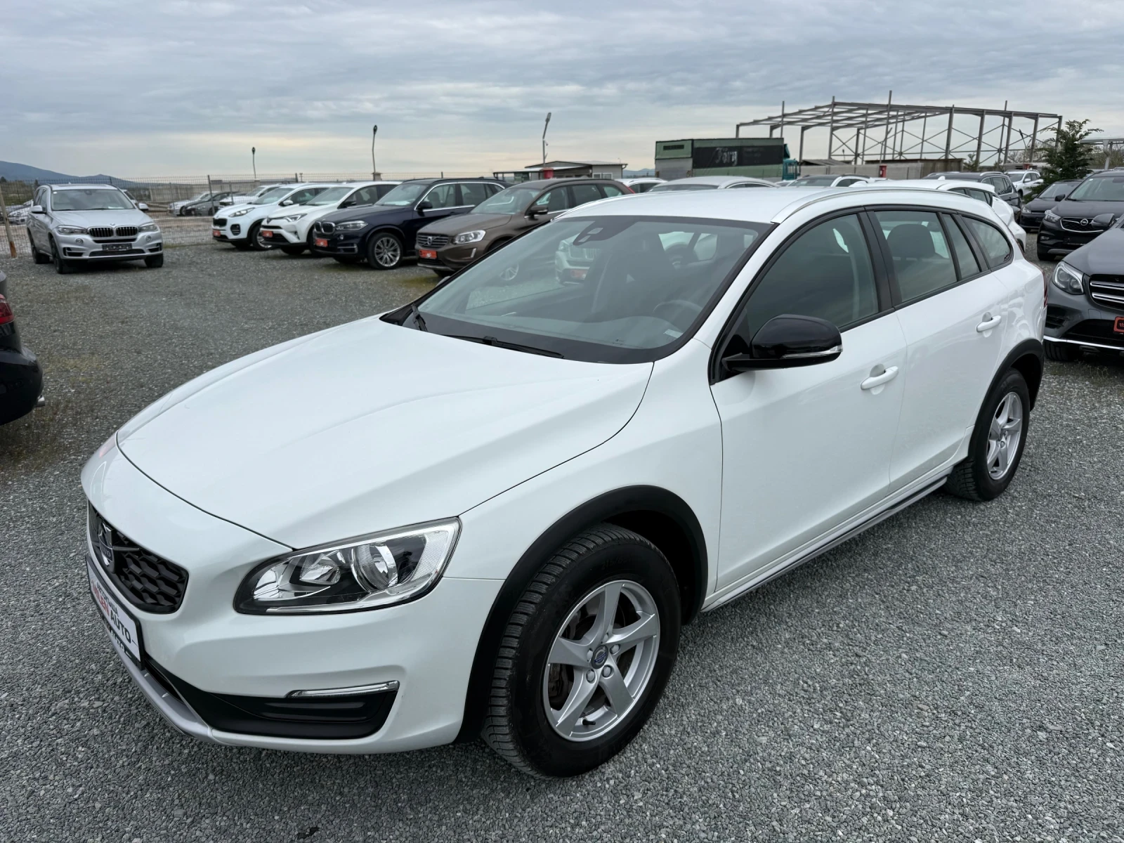 Volvo V60 Cross Country (KATO НОВА)