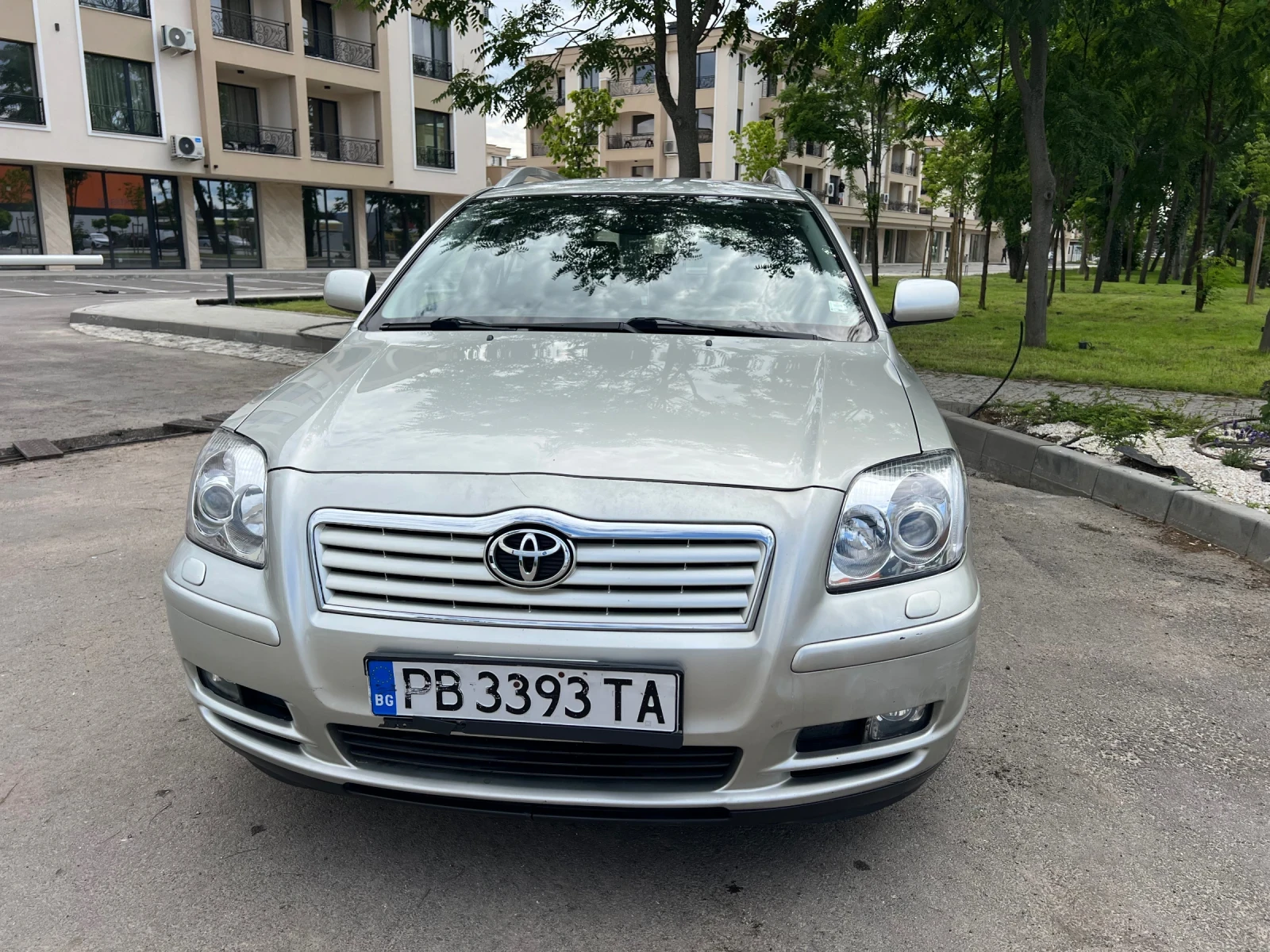 Toyota Avensis 2000 VVT-i, снимка 2 - Автомобили и джипове - 54894480