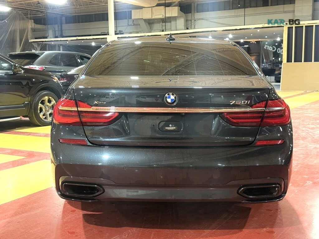 BMW 750  HEAD-UP * LANE ASSIST * АвтоКредит * (ЦЕНА ДО БГ), снимка 5 - Автомобили и джипове - 54919542