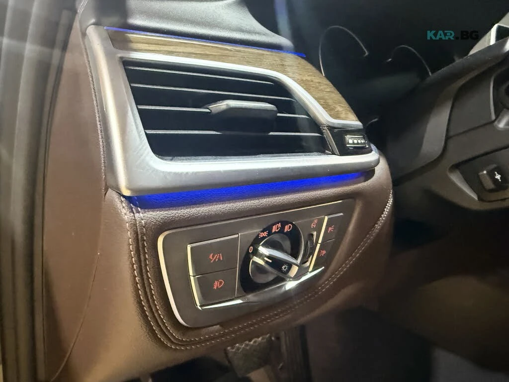 BMW 750  HEAD-UP * LANE ASSIST * АвтоКредит * (ЦЕНА ДО БГ), снимка 10 - Автомобили и джипове - 54919542