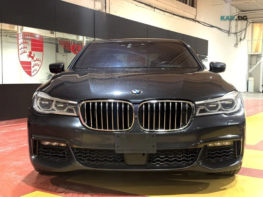BMW 750  HEAD-UP * LANE ASSIST * АвтоКредит * (ЦЕНА ДО БГ), снимка 2 - Автомобили и джипове - 54919542
