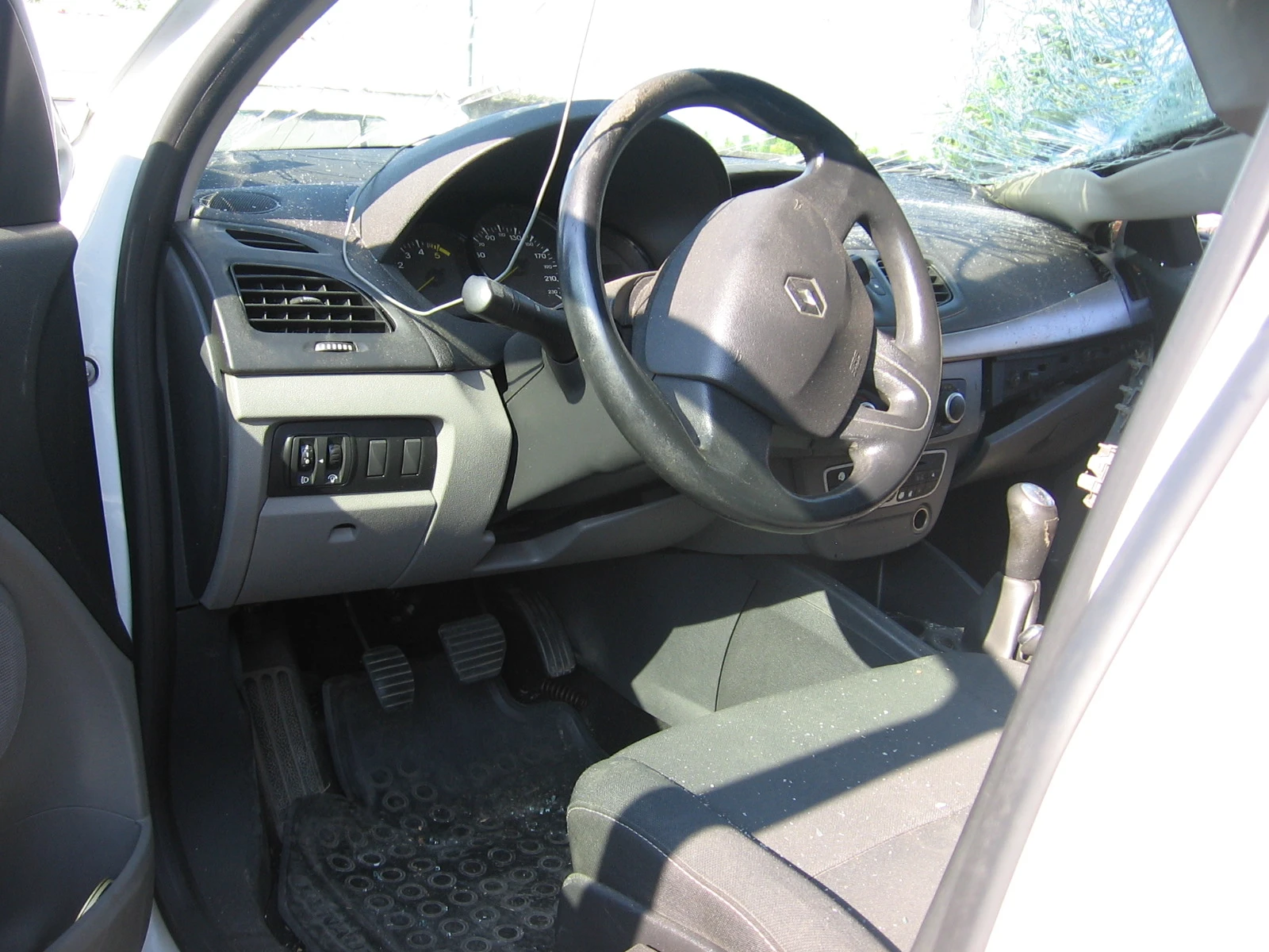 Renault Megane 1.5 dci   K9KH8, снимка 4 - Автомобили и джипове - 55686995