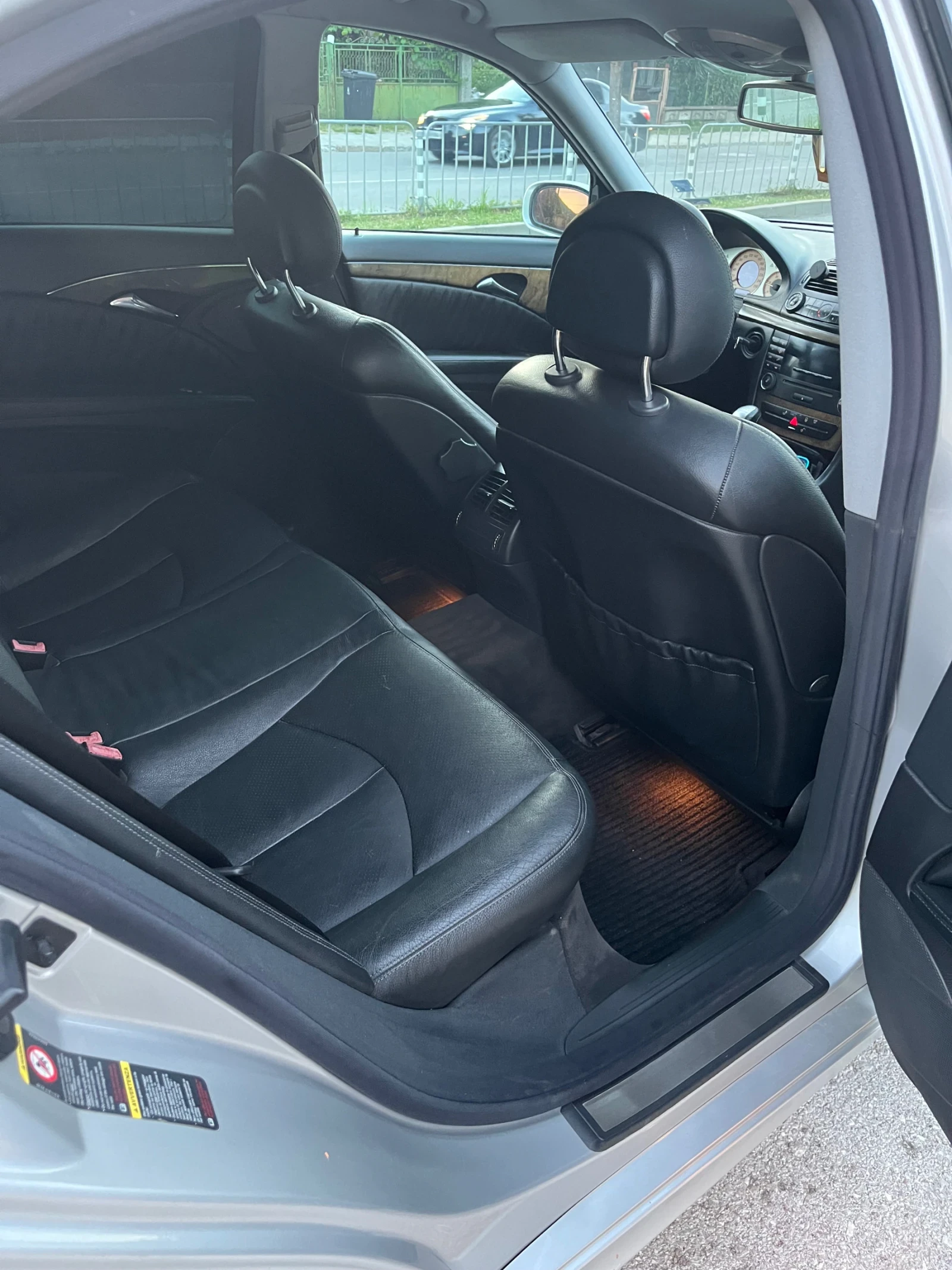 Mercedes-Benz E 270 270cdi, снимка 11 - Автомобили и джипове - 55747384
