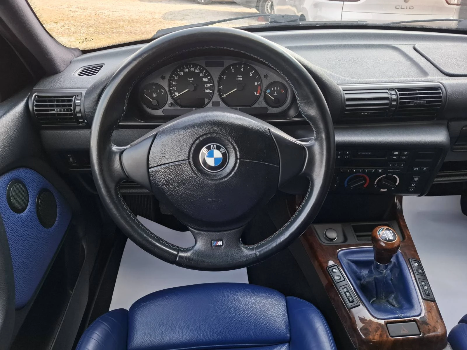 BMW 323 Sport Edition - M52B25 - A/C, снимка 9 - Автомобили и джипове - 55767732