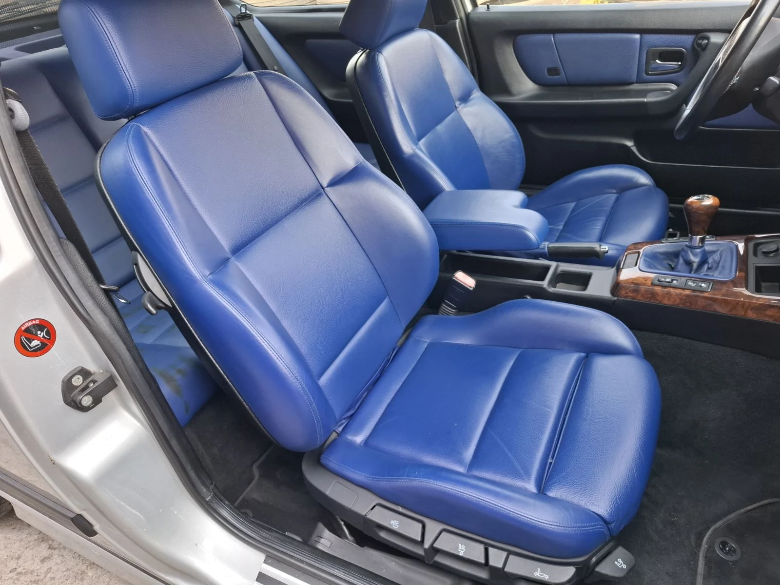 BMW 323 Sport Edition - M52B25 - A/C, снимка 11 - Автомобили и джипове - 55767732
