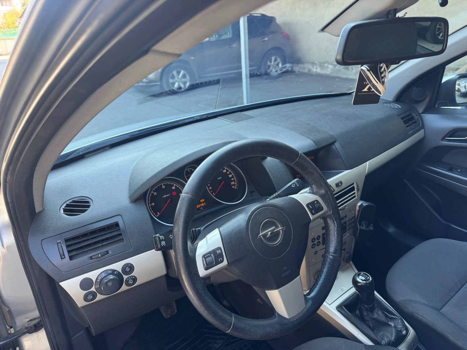 Opel Astra 1.7 CDTI , снимка 5 - Автомобили и джипове - 56595471