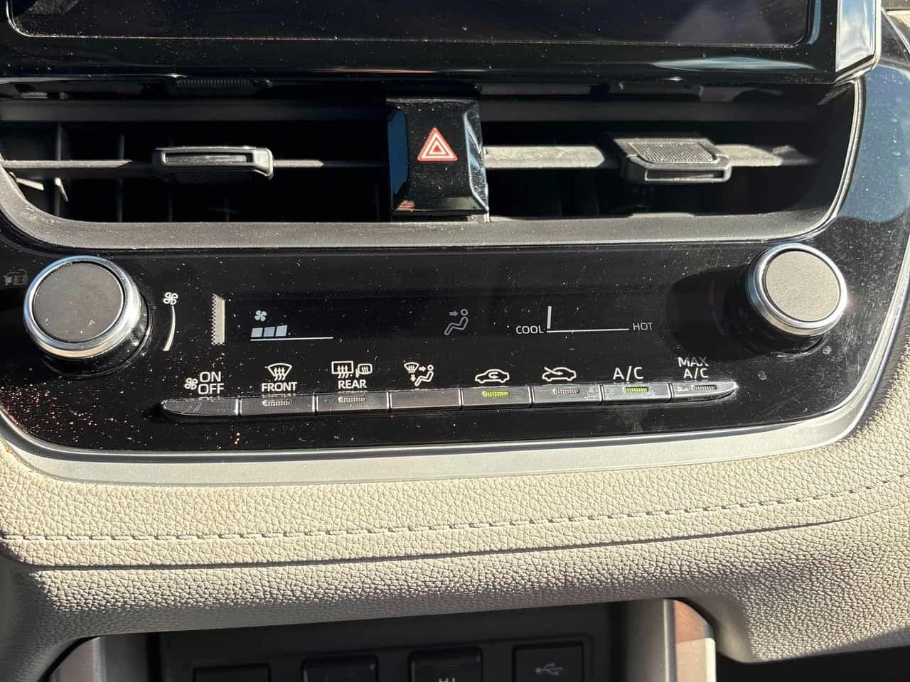 Toyota Corolla Cross * L * CARFAX *  | Mobile.bg � ����������� 12