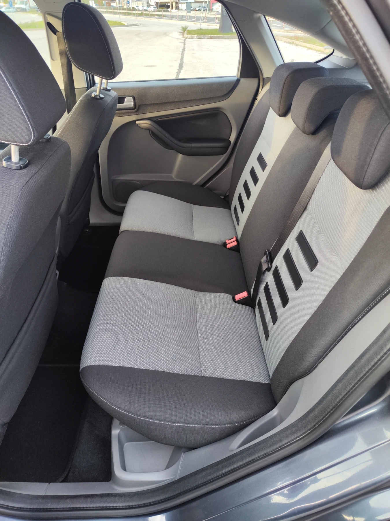 Ford Focus 1.6 TDCI, снимка 10 - Автомобили и джипове - 56645277