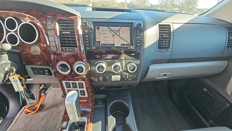 Toyota Sequoia, снимка 6 - Автомобили и джипове - 48724480