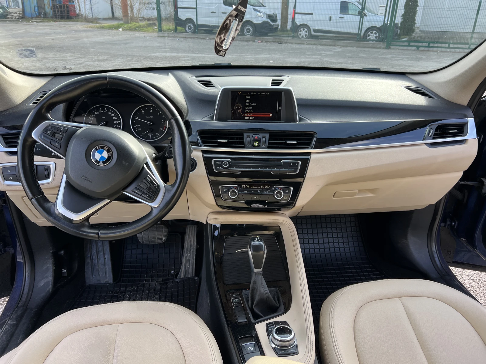 BMW X1 M sport/Auomatic/Led/2.0/Navi/TOP, снимка 10 - Автомобили и джипове - 54416149