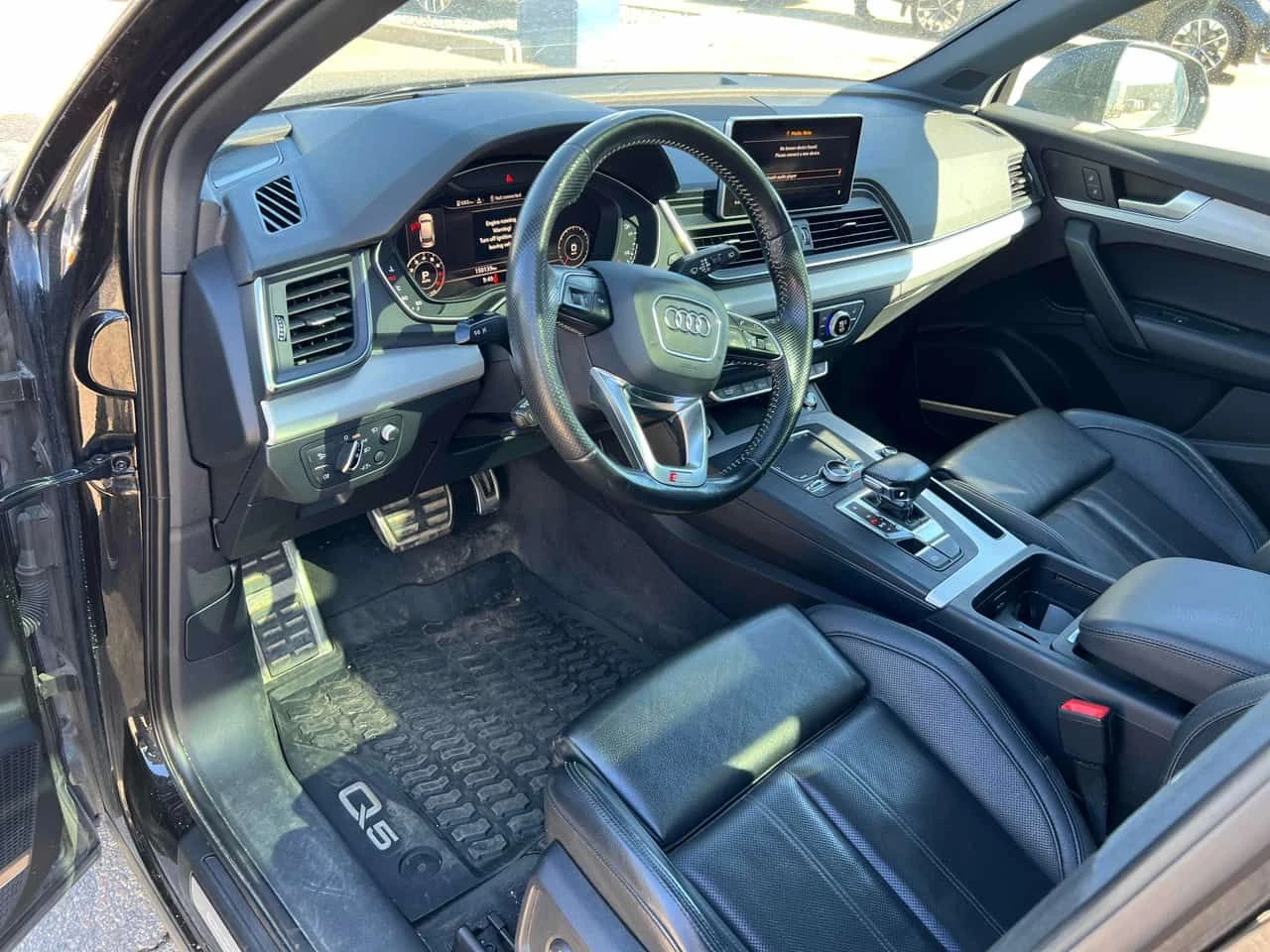 Audi Q5 Technik * АВТОКРЕДИТ * ДИСТРОНИК * ПАНОРАМА * 360, снимка 7 - Автомобили и джипове - 54635497