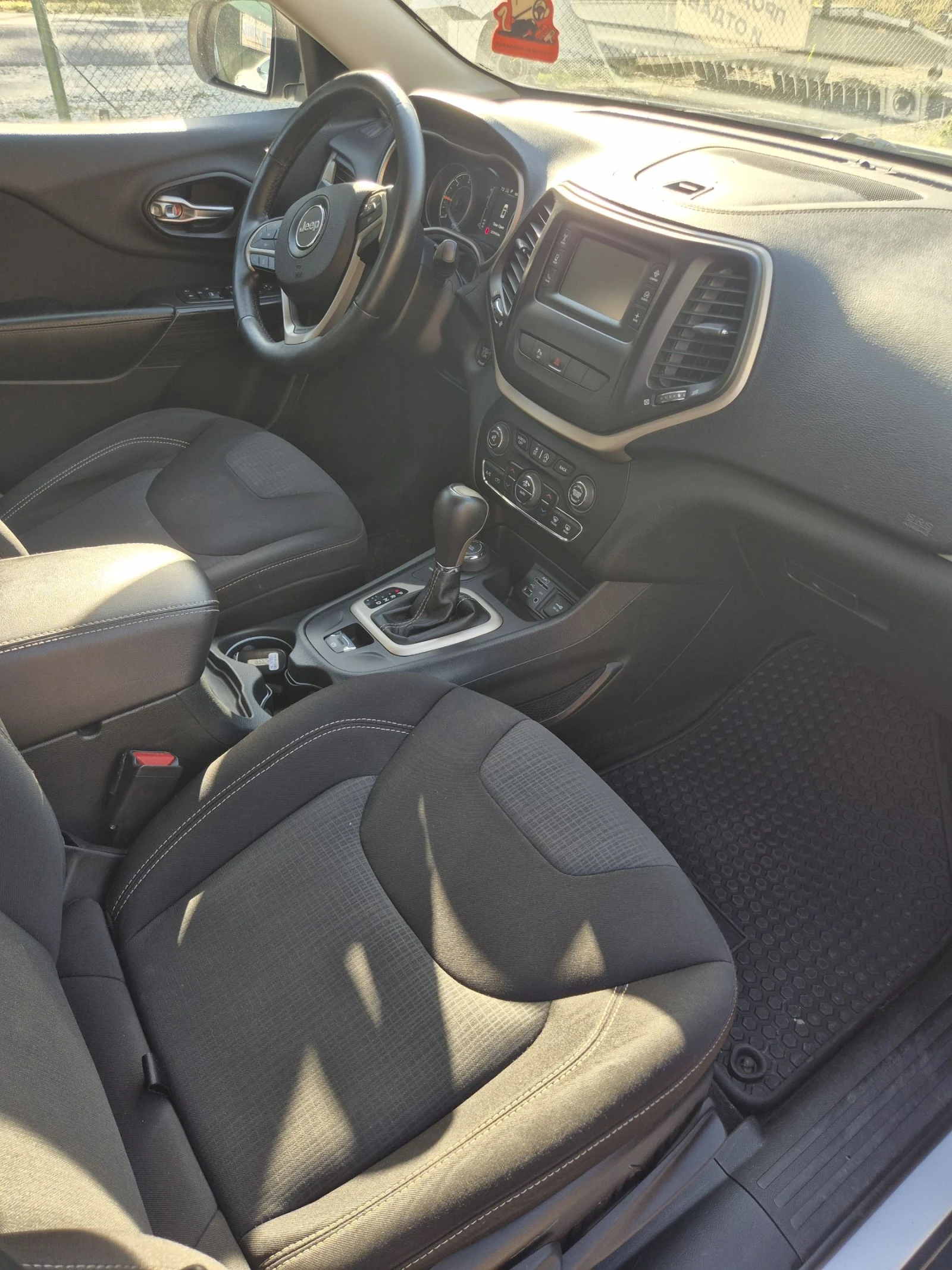 Jeep Cherokee, снимка 9 - Автомобили и джипове - 55102622