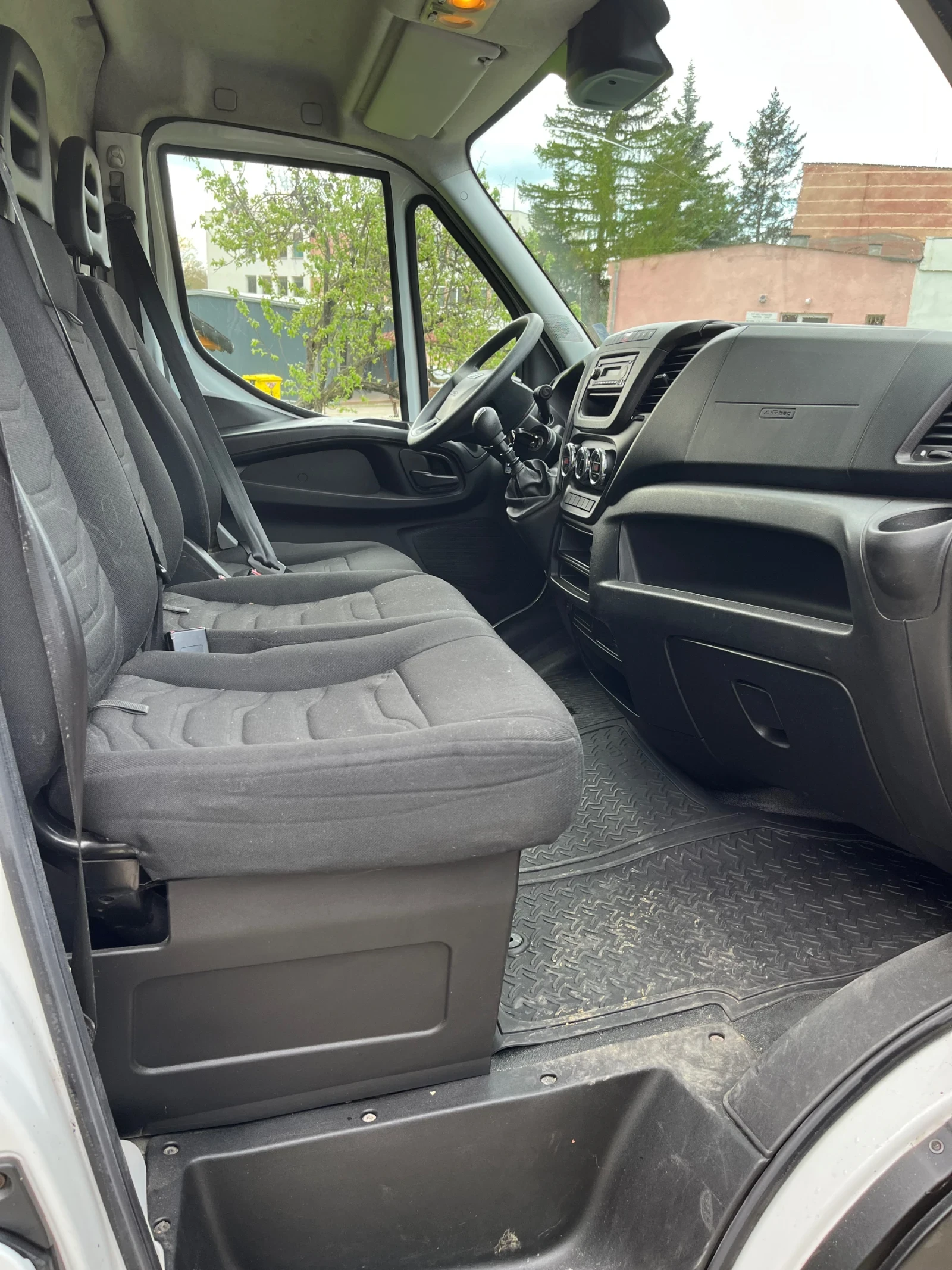 Iveco Daily, снимка 8 - Бусове и автобуси - 54299609