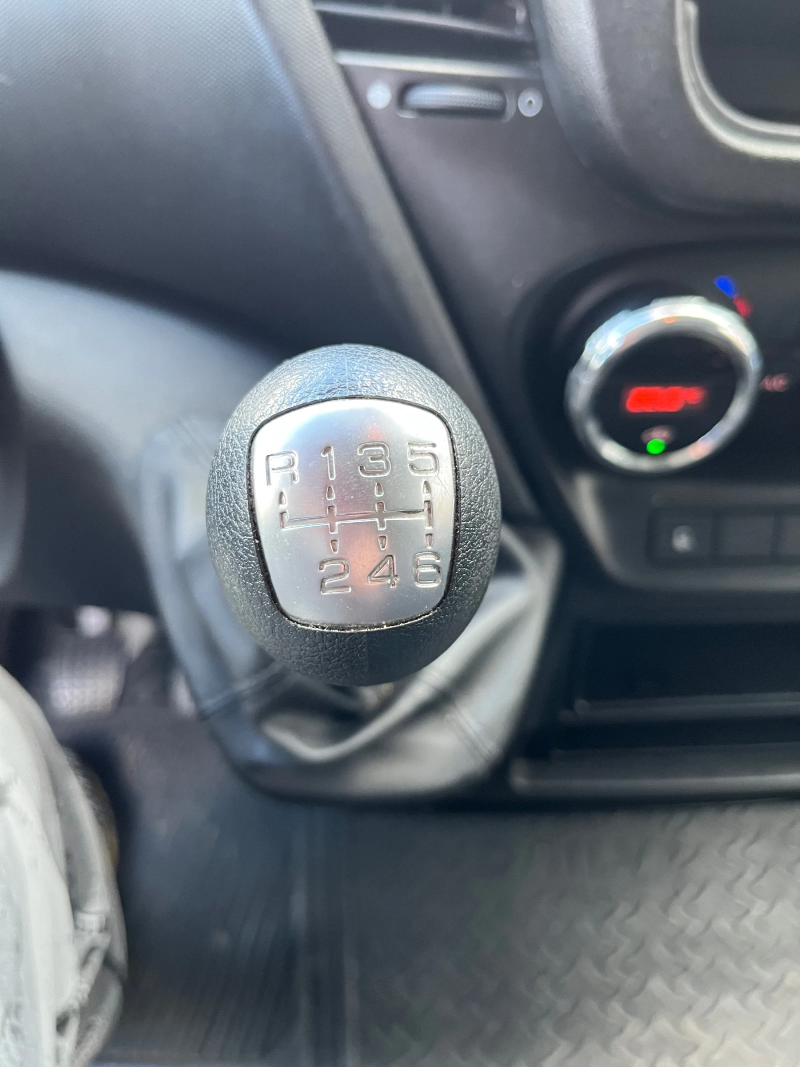 Iveco Daily, снимка 15 - Бусове и автобуси - 54299609