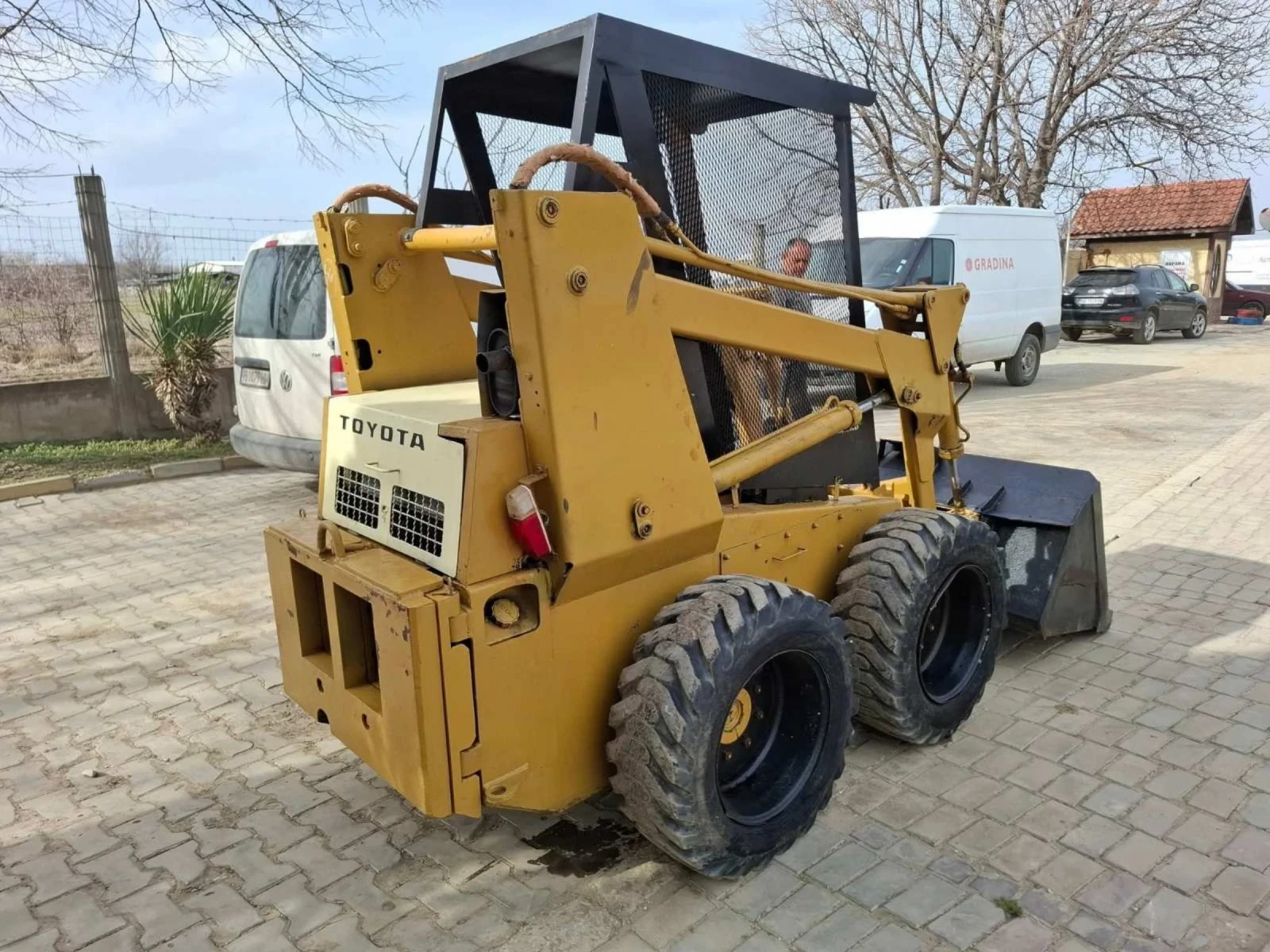 Мини челни товарачи Bobcat 2 тон - изображение 4