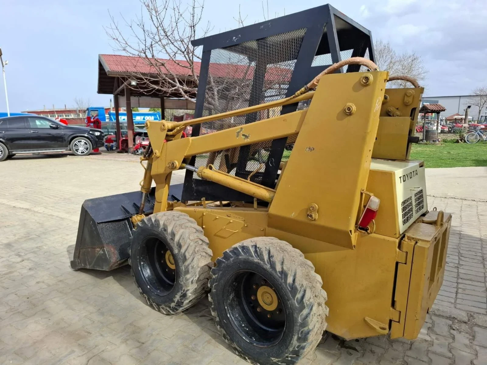 Мини челни товарачи Bobcat 2 тон - изображение 3