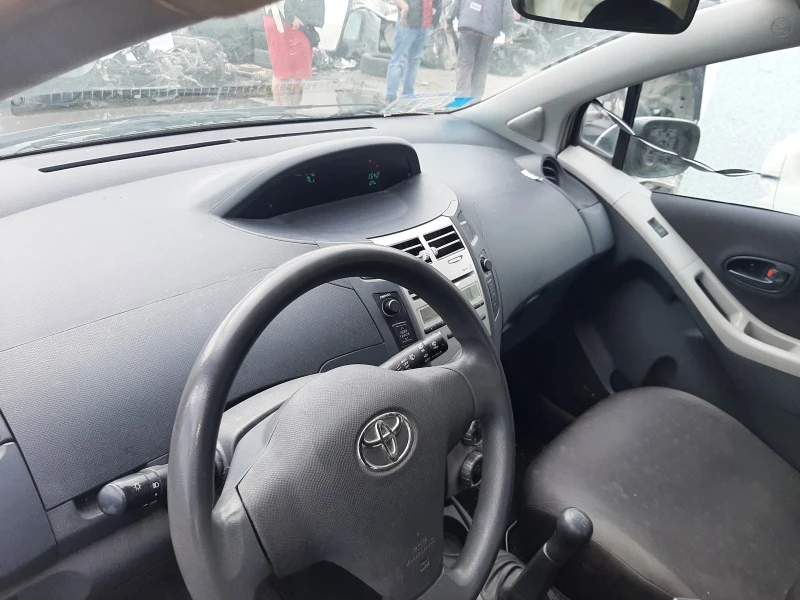 Toyota Yaris 1.0i тип 1 KR FE, снимка 11 - Автомобили и джипове - 40898585