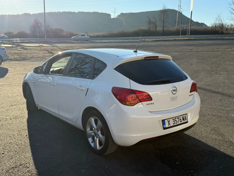 Opel Astra 1.3CDTI 95кс, снимка 9 - Автомобили и джипове - 48615709