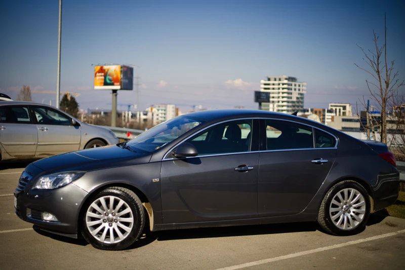 Opel Insignia 1.8, снимка 2 - Автомобили и джипове - 48924318