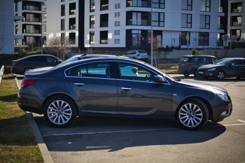 Opel Insignia 1.8, снимка 6 - Автомобили и джипове - 48924318