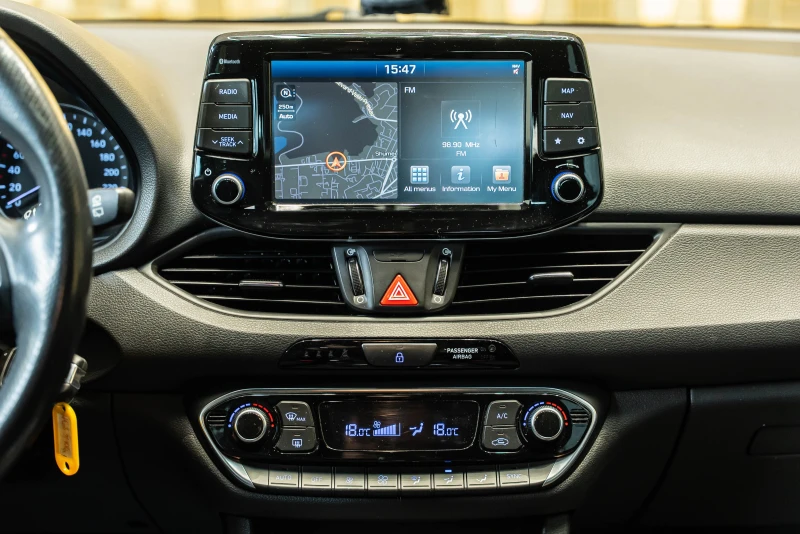 Hyundai I30 1.6 CRDi, снимка 14 - Автомобили и джипове - 51505692