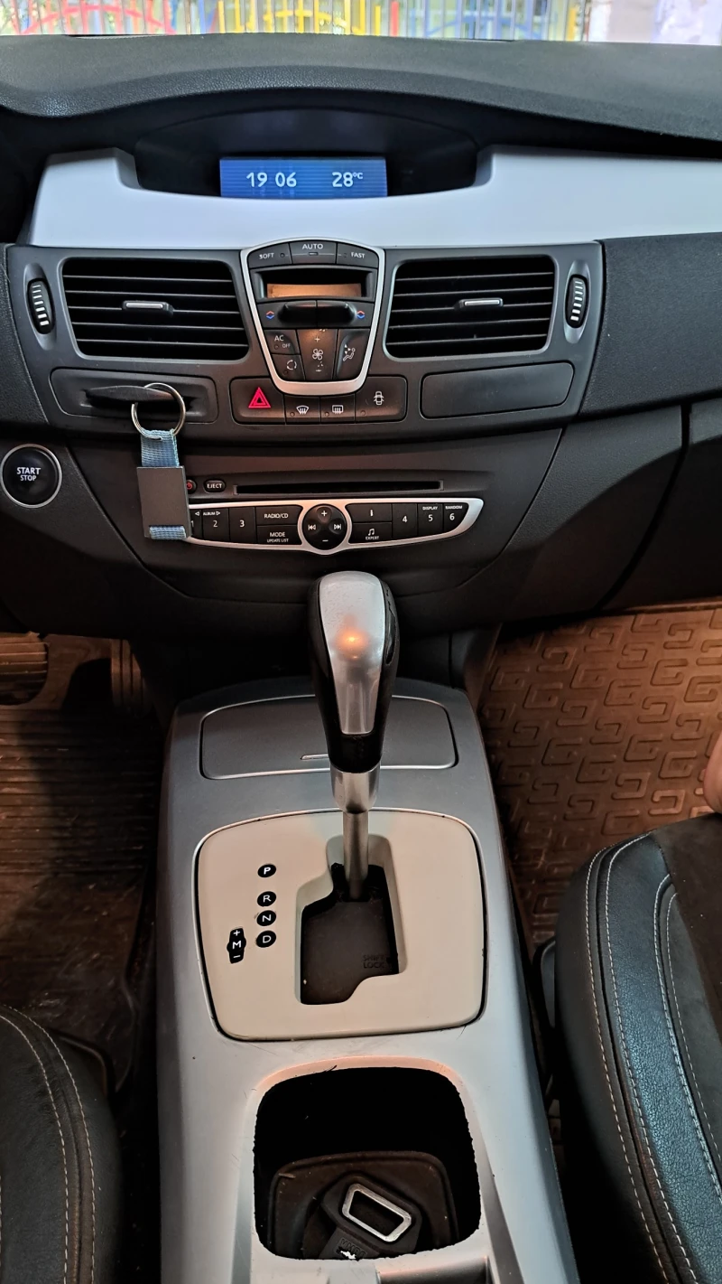 Renault Laguna III, снимка 10 - Автомобили и джипове - 52381077