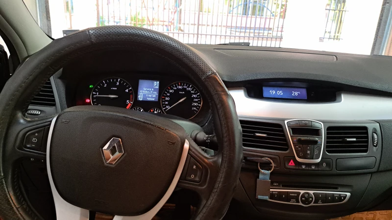 Renault Laguna III, снимка 8 - Автомобили и джипове - 52381077