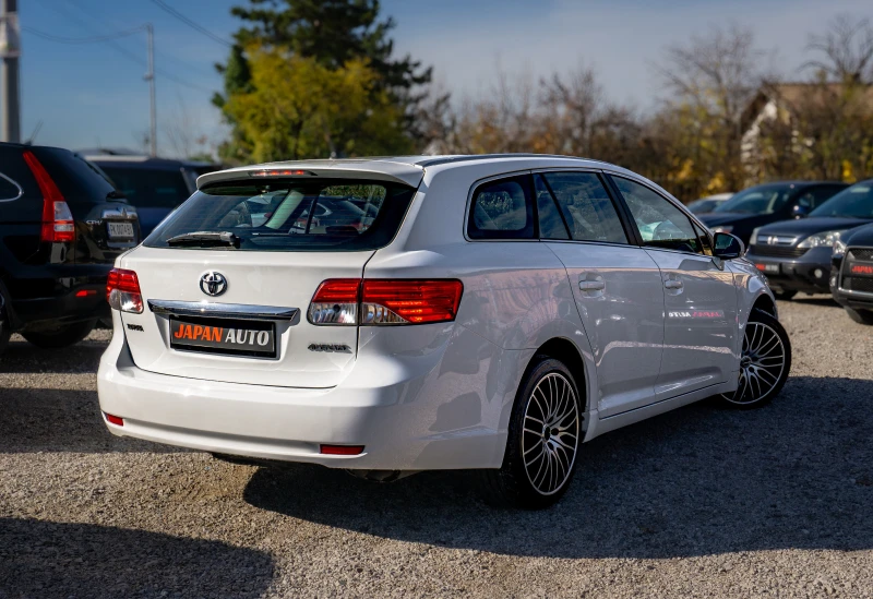 Toyota Avensis 1.8 VVT-i Facelift | С ГАРАНЦИЯ | КАМЕРА | ПОДГРЕВ, снимка 3 - Автомобили и джипове - 52391457