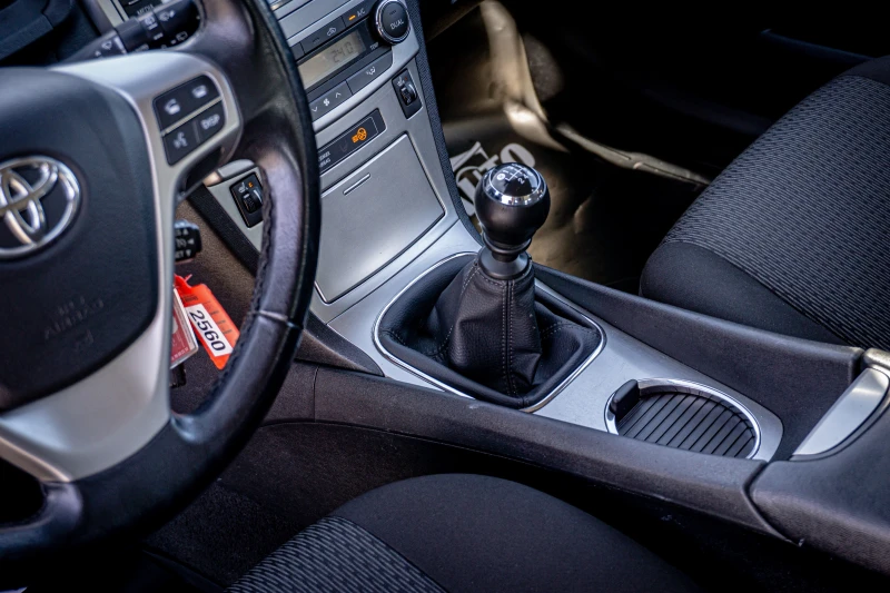 Toyota Avensis 1.8 VVT-i Facelift | С ГАРАНЦИЯ | КАМЕРА | ПОДГРЕВ, снимка 12 - Автомобили и джипове - 52391457