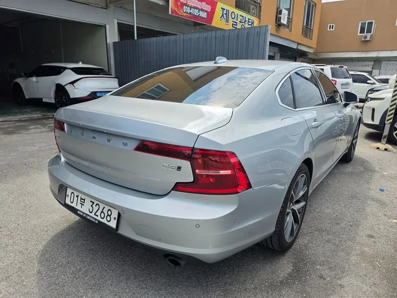 Volvo S90 D5 Awd Momentum, снимка 4 - Автомобили и джипове - 55376535