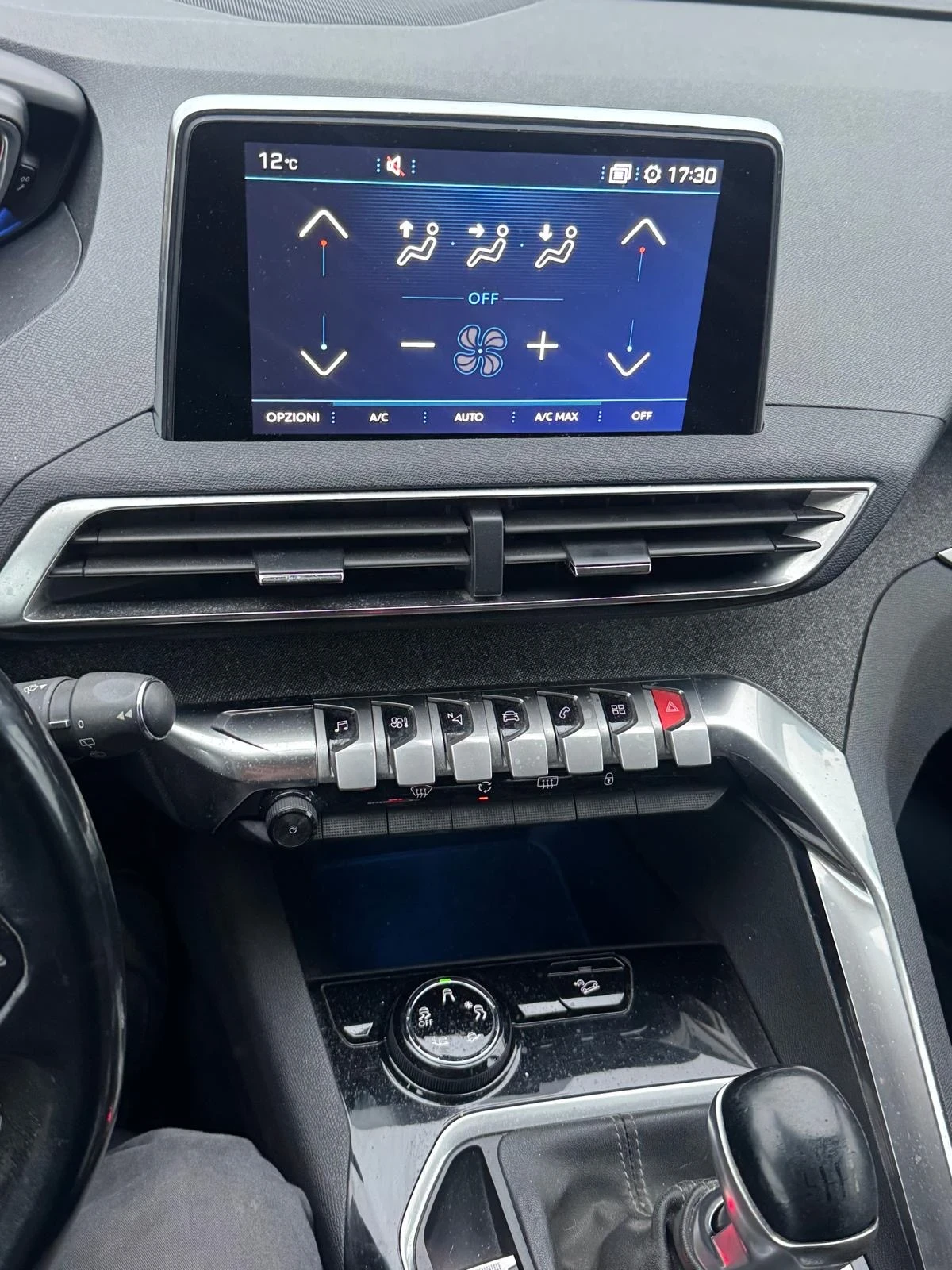 Peugeot 3008 КОЖА* КАМЕРА* ДИСТРОНИК* NAVI* LED* 1.5hdi 131hp, снимка 17 - Автомобили и джипове - 53713473